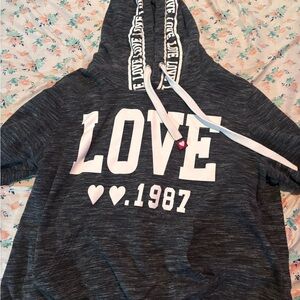 Size 1XL Love hoodie (Victorias secret knock off) 
Brand- Reflex